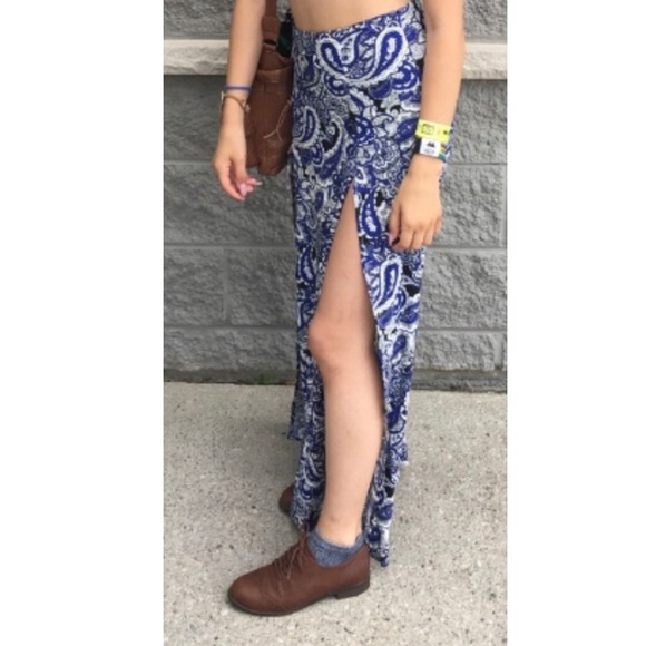 Blue Paisley Maxi Skirt with Front Slits - Picture 2 of 2